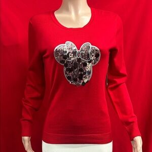 Stylish Red Crew Neck Sweater with Graphic Accent